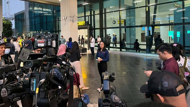 Suasana Terminal 3 Kedatangan Internasional menjelang konferensi pers Koalisi Perubahan terkait Capres 2024.  Foto: kumparan