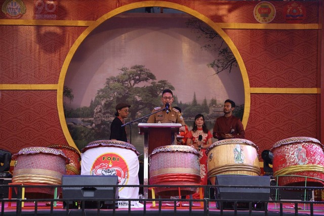 Wali Kota Pontianak Edi Kamtono saat membuka Festival Cap Go Meh 2023. Foto: Dok. Prokopim Pemkot Pontianak