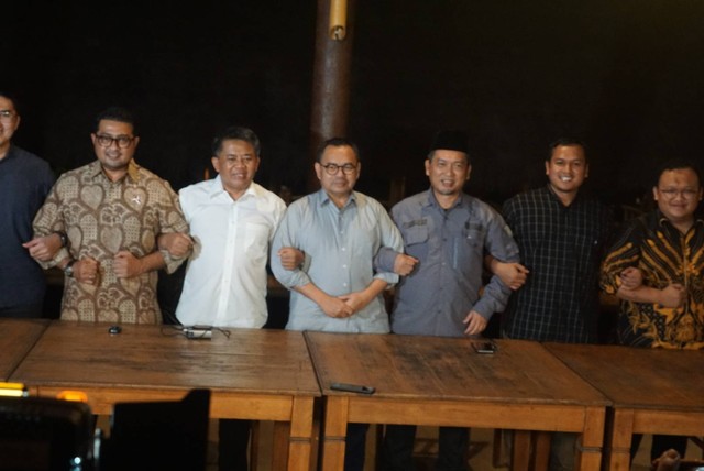 Wakil Ketua PKS Sohibul Iman dan sejumlah anggota menghadiri konpers pencalonan Anies Baswedan sebagai Capres di Tangerang, Banten pada Senin (30/1). Foto: Iqbal Firdaus/kumparan