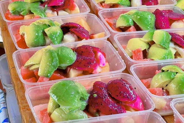 Porsinya Gak Pelit! Cobain Salad Buah yang Lagi Viral di Kota Metro, Lampung (1)