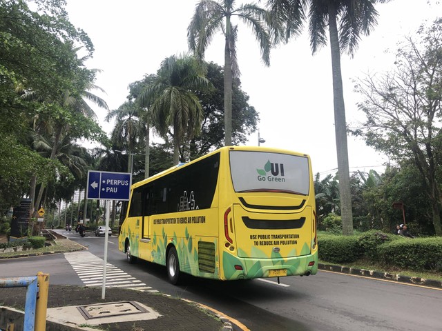 Bis Kuning Universitas Indonesia. Dokumentasi: Mahdania.