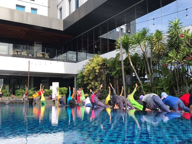 Medical Tourism Mövenpick Hotel Surabaya City Suguhkan Yoga Retreat