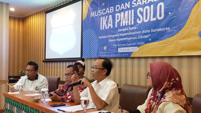 Ketua Ikatan Alumni (IKA) Pergerakan Mahasiswa Islam Indonesia (PMII), M. Chamim Irfani (dua dari kanan), dalam acara Muscab dan Sarasehan. FOTO: Agung Santoso