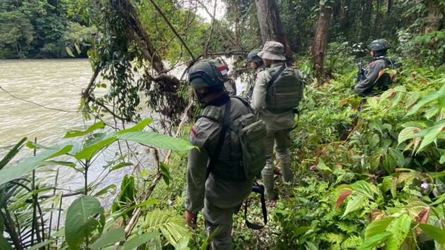 Pencarian 3 personel Polri di Sungai Digoel yang belum ditemukan. Foto Polda Papua