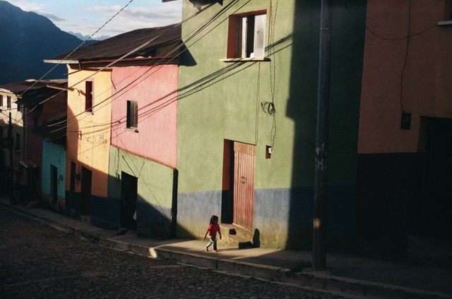 Ilustrasi anak berjalan sendiri. Foto: Loïc Alejandro/Pexels