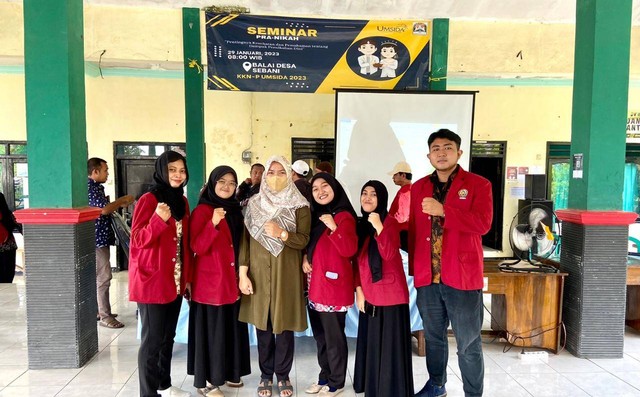 foto dokumentasi/ foto bersama pemateri acara seminar pra-nikah