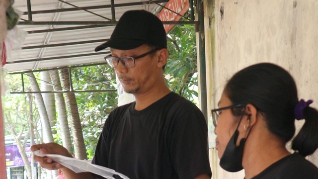 Potret Pak Aris dan Sang Istri, Pemilik Warung Lotek Sabar Subur