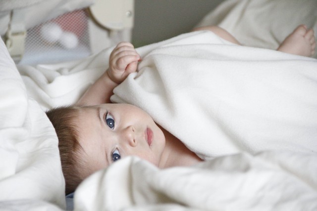 Ilustrasi bayi yang sedang flu bisa diatasi dengan berbagai perawatan. Foto: Unsplash