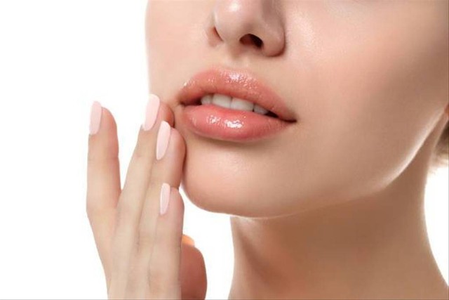 Cara Membuat Bibir Hitam Menjadi Merah. Foto: Pexels
