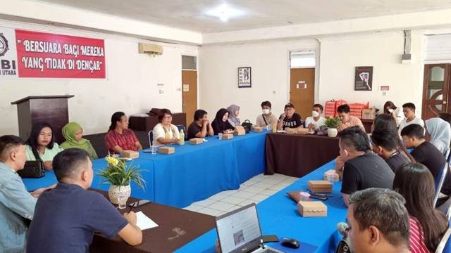 Suasana rapat pembentukan Forum Komunikasi Anti Diskriminasi Sulawesi Utara.