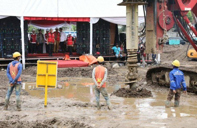 Proses ground breaking pembangunan Masjid Agung Jawa Tengah. Foto: dok. Dinas PUPR Magelang