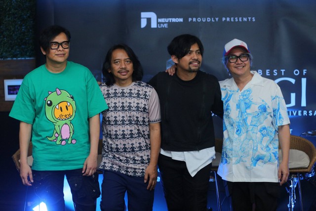 Grup band Gigi saat konferensi pers The Best Of Gigi Road to 30th Anniversary di kawasan Kemang, Jakarta, (1/2/2023). Foto: Agus Apriyanto