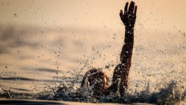 Ilustrasi hanyut di laut. Foto: Shutter Stock