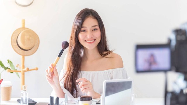 Urutan Make Up Yang Benar Untuk Pemula | Kumparan.com