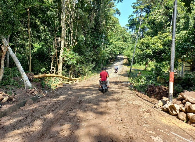 Jalan menuju lokasi Tugu Kilometer Nol Sabang, Aceh, yang sempat terputus akibat longsor kini kembali normal. Foto: Humas Pemkot Sabang