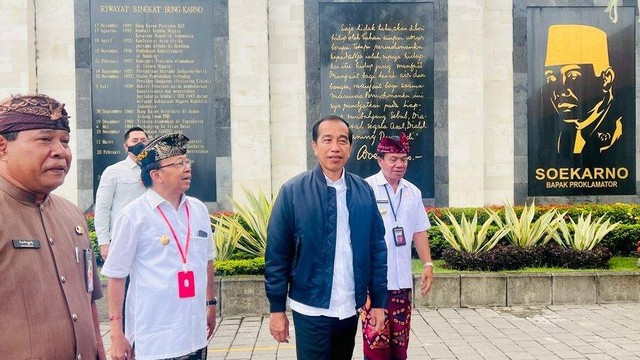 Presiden Jokowi berkunjung ke Ruang Terbuka Hijau Taman Bung Karno, Bali, Kamis (2/2/2023).  Foto: Laily Rachev/Biro Pers Sekretariat Presiden