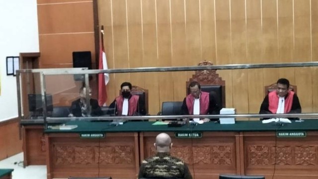 Irjen Pol Teddy Minahasa dalam persidangan di Pengadilan Negeri (PN) Jakarta Barat, Kamis (2/2/2023).  Foto: Walda/ANTARA