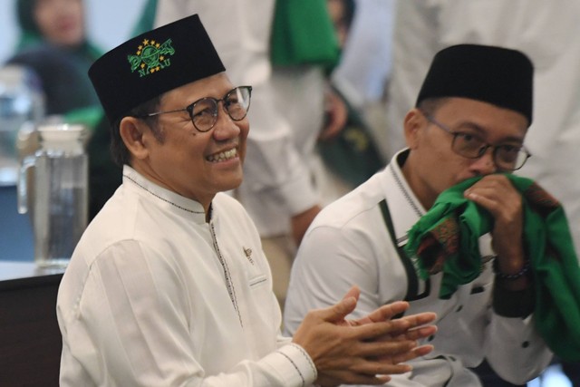 Ketua Umum Partai Kebangkitan Bangsa (PKB) Muhaimin Iskandar (kiri) menghadiri Ijtima Ulama Jakarta di Jakarta, Kamis (2/2/2023). Foto: Hafidz Mubarak A/ANTARA FOTO