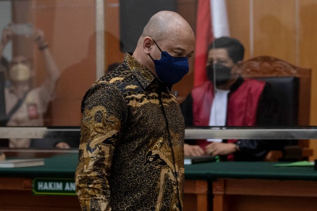 Mantan Kapolda Sumatra Barat, Irjen Pol Teddy Minahasa tiba untuk menjalani sidang dakwaan di Pengadilan Negeri Jakarta Barat, Jakarta, Kamis (2/2/2023). Foto: Sigid Kurniawan/ANTARA FOTO