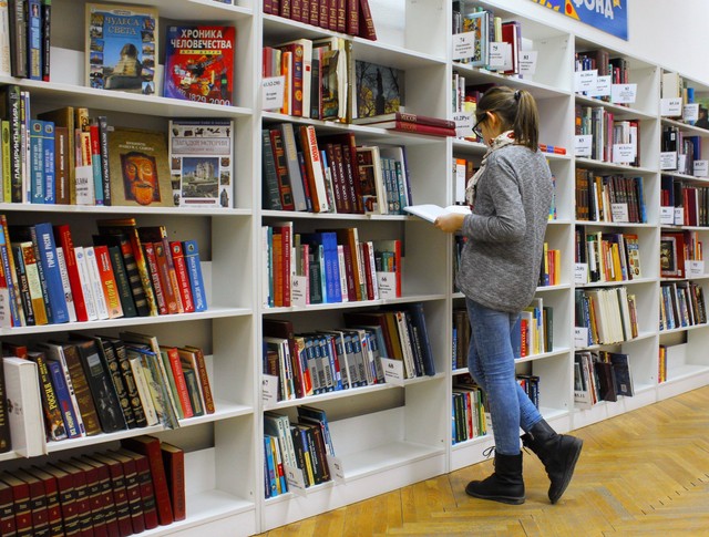 Ilustrasi Membaca Buku di Perpustakaan. Foto: Pixabay