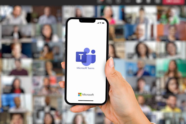 Ilustrasi Microsoft Teams. Foto: Diego Thomazini/Shutterstock