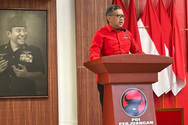 Sekjen PDIP Hasto Kristiyanto berpidato dalam Apel Siaga Petani MSP, 'Daulat Pangan Nasional, Petani Sejahtera' di Sekolah Partai PDIP, Lenteng Agung, Jumat (3/2/2023). Foto: Dok. PDIP