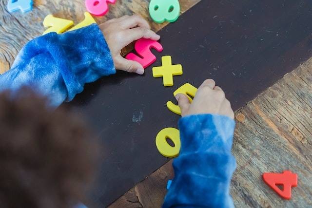 Ilustrasi anak belajar berhitung. Foto: Pexels/Keira Burton