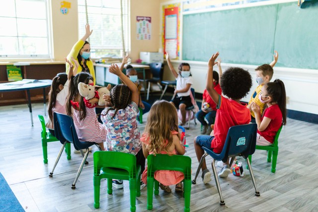 Ilustrasi anak-anak TK yang melakukan aktivitas bermain sebagai fokus pembelajaran. Foto: Pexels