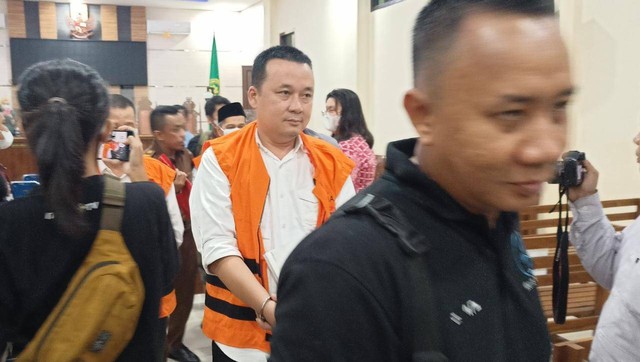Terdakwa eks Ketua Senat Unila M.Basri. | Foto : Galih Prihantoro/ Lampung Geh