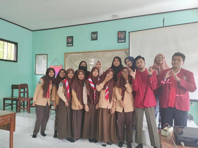 Sosisalisasi di SMK TARUNA BHAKTI