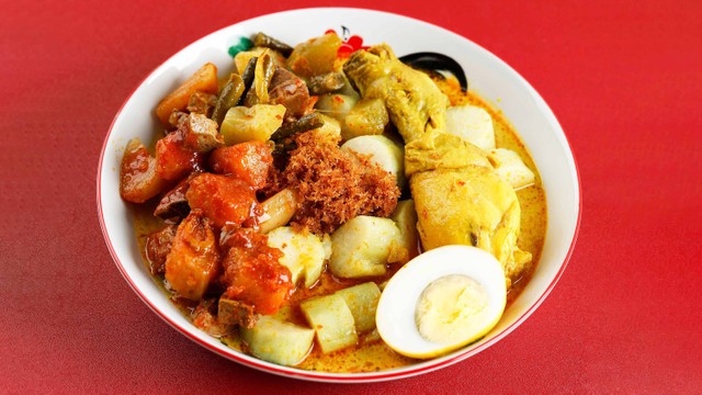 Ilustrasi lontong kikil. Foto: Ika Rahma H/shutterstock