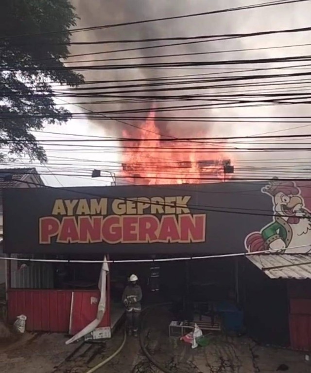 Restoran Ayam Geprek Pangeran Di Bandung Kebakaran, 2 Karyawan Terluka ...