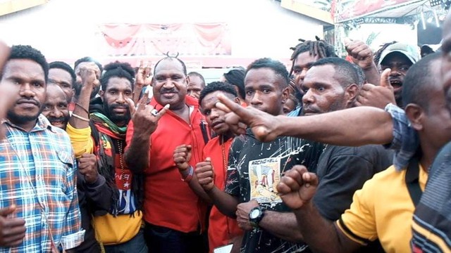Willem Wandik yang saat ini masih menjabat sebagai Bupati Puncak, Provinsi Papua Tengah, disebut-sebut akan maju menjadi kandidat Gubernur Provinsi Papua Tengah. Foto: Diskominfo Puncak 