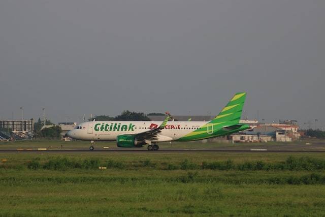 Kursi pesawat citilink yang dekat jendela, Photo by Fasyah Halim/Unsplash