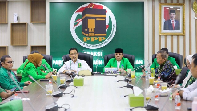 Plt Ketum Muhamad Mardiono melakukan kunjungan kerja ke Fraksi PPP di Gedung DPR RI, Sabtu (4/2/2023). Foto: Dok. Istimewa