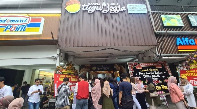 Suasana pembukaan store Bakpia Kukus Tugu Jogja Malioboro 2, Sabtu (4/2/2023). Foto: Tugu Jogja