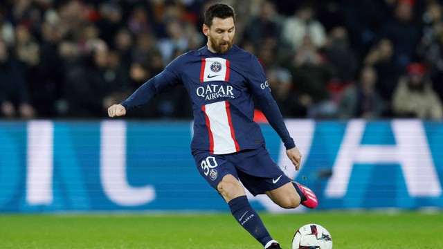 Lionel Messi saat laga Paris Saint-Germain (PSG) vs Toulouse dalam matchday 22 Liga Prancis 2022/23 di Stadion Parc de Princes, Paris, pada 4 Februari 2023. Foto: REUTERS/Gonzalo Fuentes
