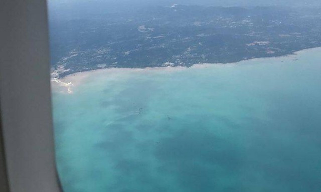 Ilustrasi Foto tampak pemandangan pantai di Kepulauan Bangka Belitung dari pesawat (Sumber : Handphone pribadi Amarya Masrilah Ahmad)