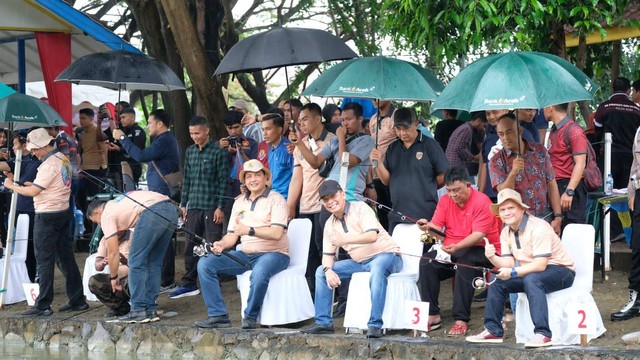 Polda Aceh gelar lomba mancing presisi 2023 yang diikuti pejabat Forkopimda Aceh hingga anggota DPR RI asal Aceh. Foto: Dok. Polda Aceh