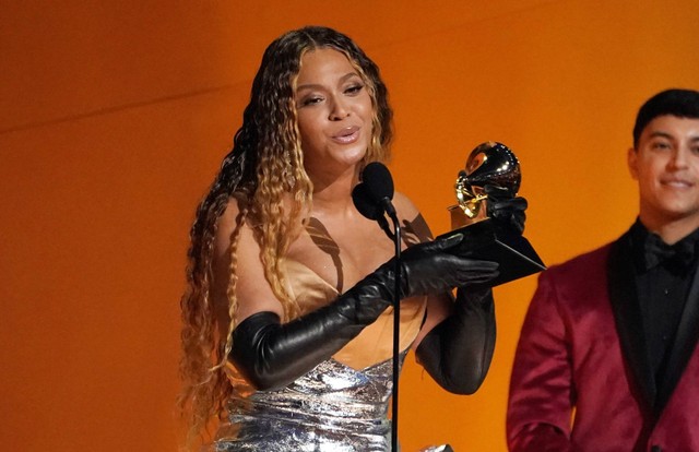 Beyonce mendapat penghargaan pada ajang Grammy Awards Ke-65 di Los Angeles, California, Amerika Serikat, Minggu (5/2/2023).
 Foto: Chris Pizzello/AP PHOTO
