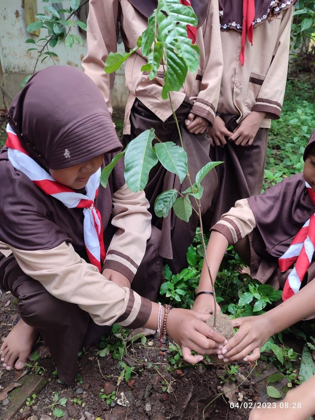 Dokumentasi bersama Siswa-siswa kelas IV