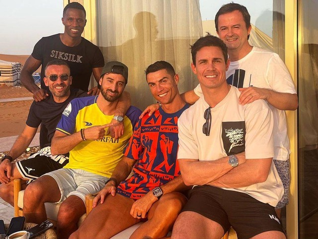 Ronaldo rayakan ulang tahun bersama anak dan istri. Foto: Instagram/@cristiano
