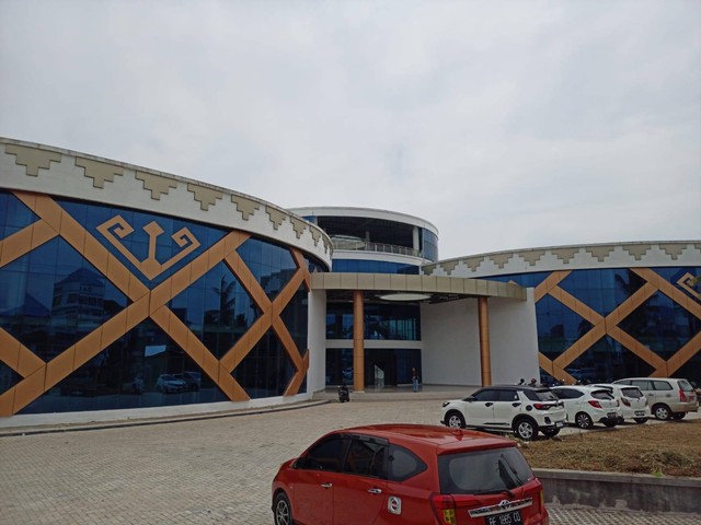 Gedung Perpustakaan Modern yang berada di Jalan ZA Pagar Alam, Labuhan Ratu, Bandar Lampung sudah mulai dibuka untuk masyarakat umum. | Foto: Galih Prihantoro/  Lampung Geh