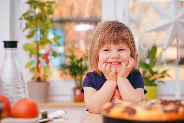 Makanan tinggi kalori untuk menambah berat badan anak adalah salah satu cara yang tepat untuk mengatasi berat badan anak yang rendah. Foto: Shutterstock