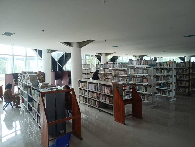 Layanan perpustakaan di gedung Perpustakaan Modern, Bandar Lampung sudah mulai dibuka untuk umum mulai Senin (6/1). | Foto: Galih Prihantoro/ Lampung Geh