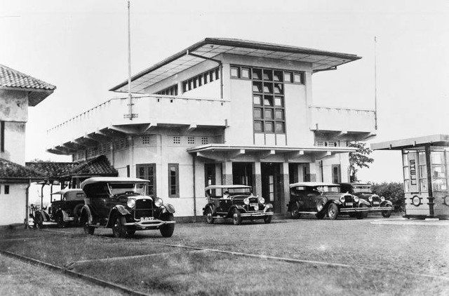 Aula kedatangan Bandara Cililitan dekat kawasan Meester Cornelis (Jatinegara). Foto: dok. Tropenmuseum