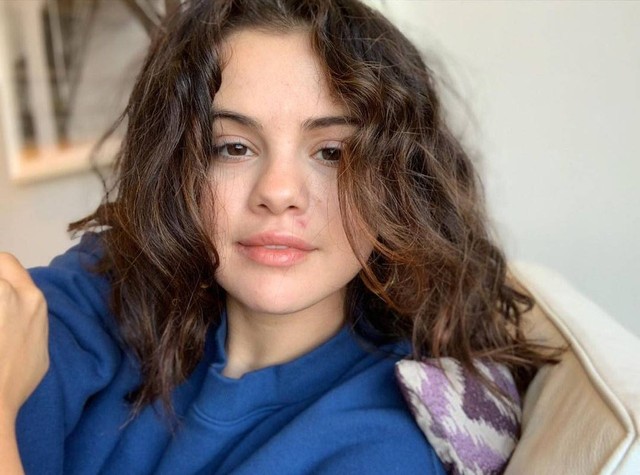 Selena Gomez unggah foto selfie tanpa makeup. Foto: Instagram/@selenagomez