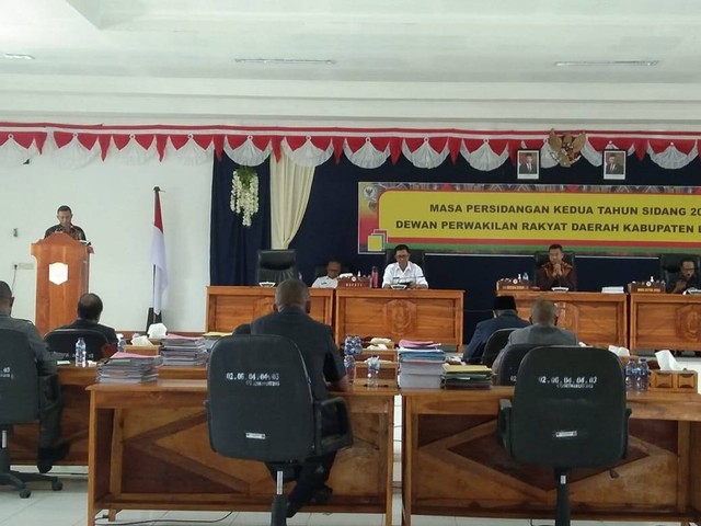 Keterangan foto: Rapat Paripurna DPRD Kabupaten Lembata. (Teddi L)