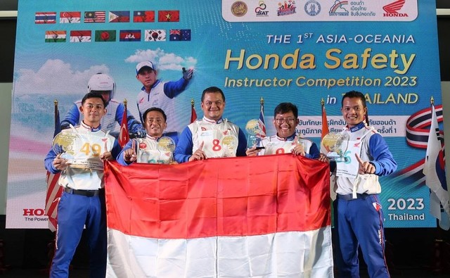 Instruktur safety riding Astra Honda Motor (AHM) raih prestasi di Thailand. Foto: Astra Honda Motor