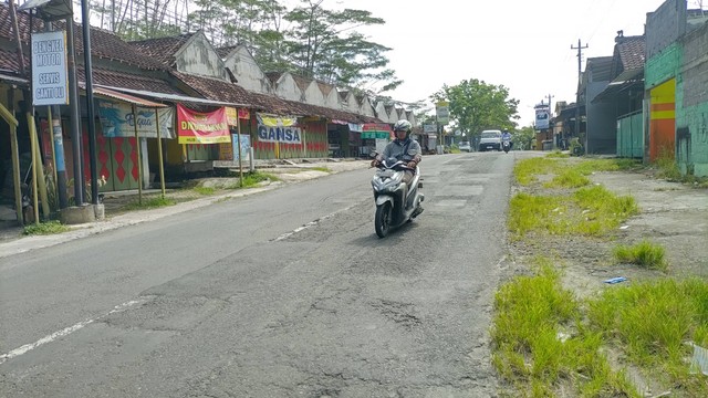 Jalan Godean, Selasa (7/2/2023). Foto: Arfiansyah Panji Purnandaru/kumparan